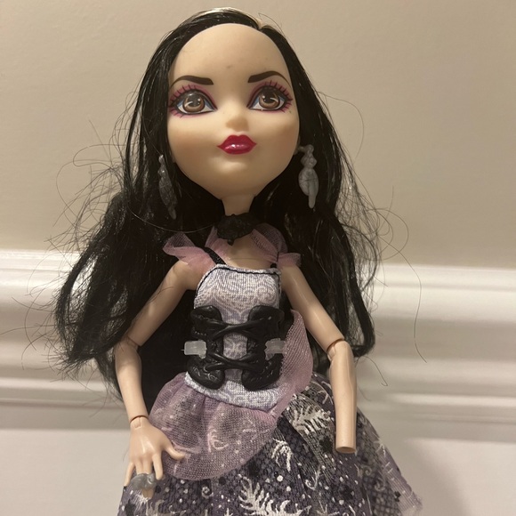 Ever After High Duchess Swan First Chapter Doll Mattel Dress Tights Outfit 2013 - Picture 2 of 8